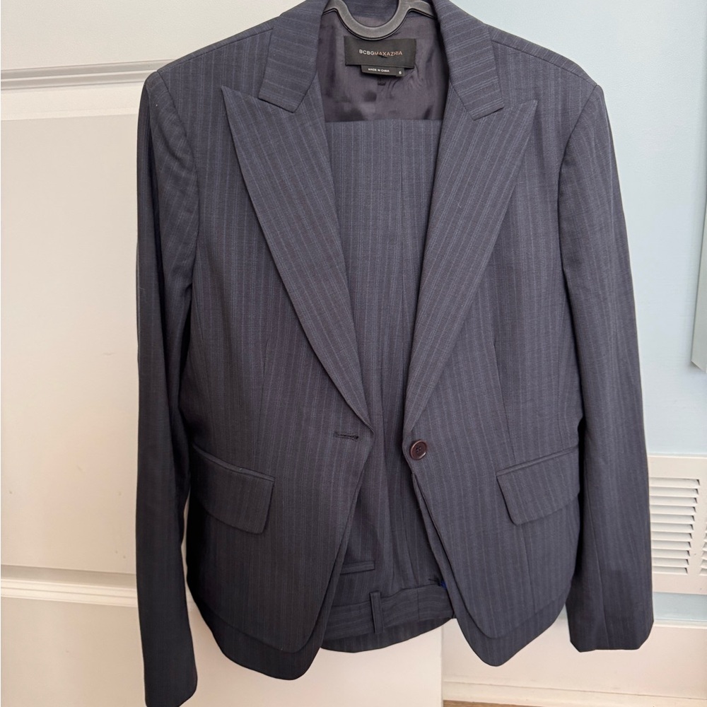 BcbgMaxAzria 2 piece women suit, 98% wool